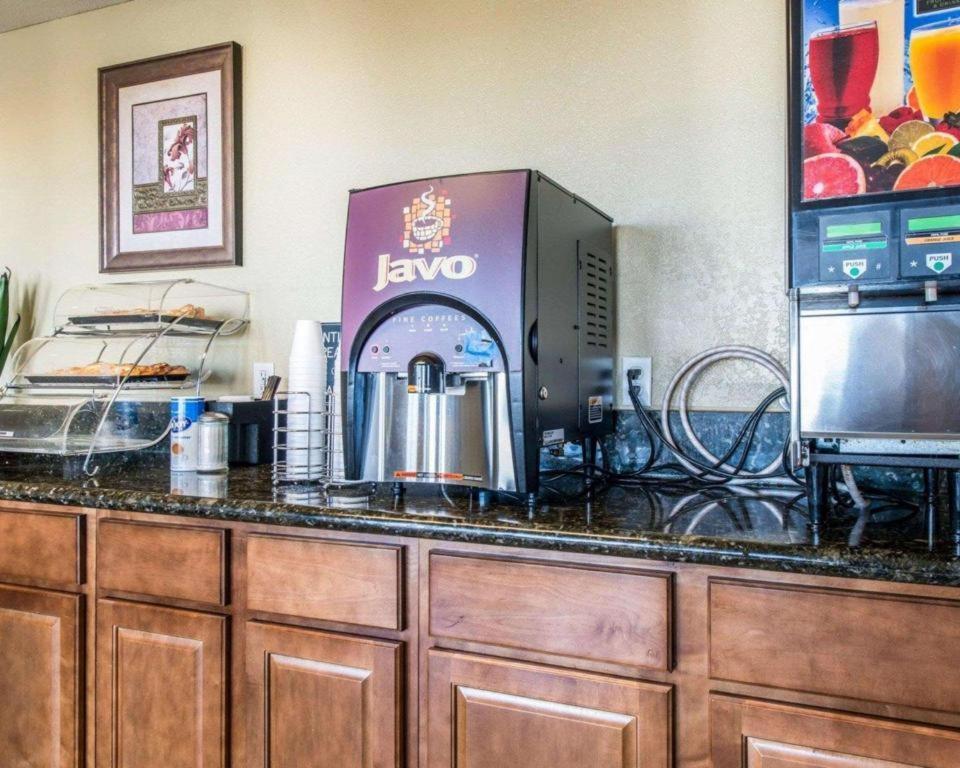 Rodeway Inn Pueblo Ngoại thất bức ảnh