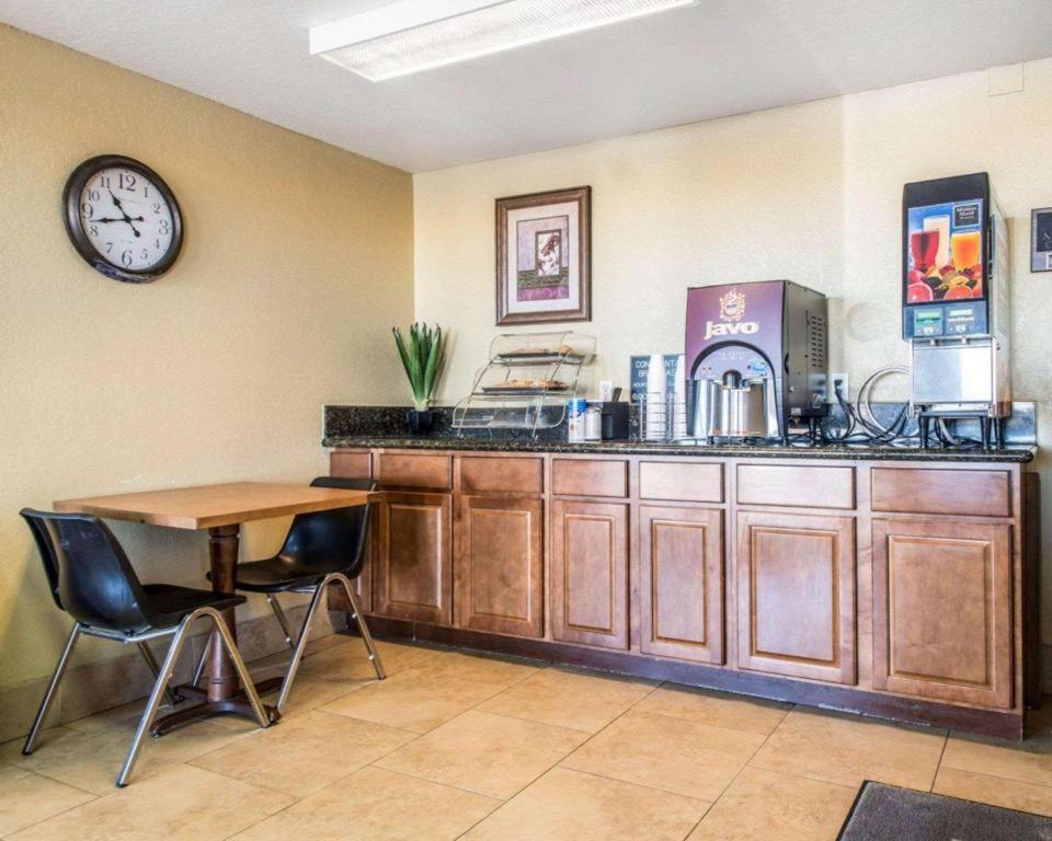 Rodeway Inn Pueblo Ngoại thất bức ảnh