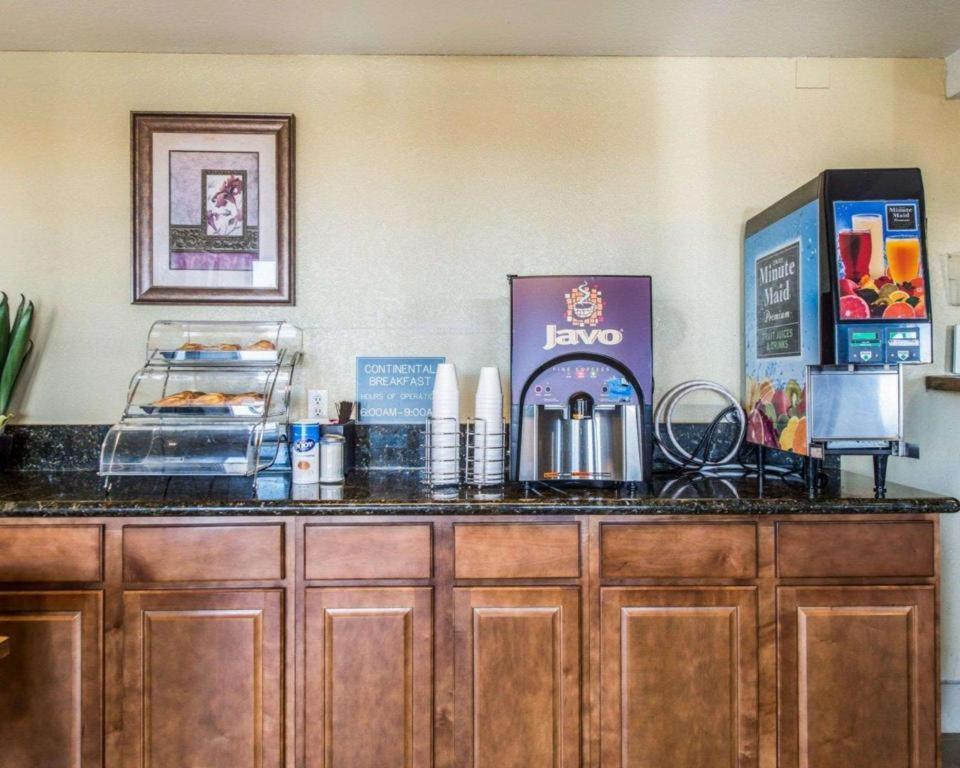 Rodeway Inn Pueblo Ngoại thất bức ảnh